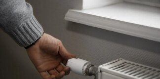 Після російської атаки частина Києва залишилася без опалення