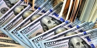 Долар дорожчає, євро падає: які курси в обмінниках