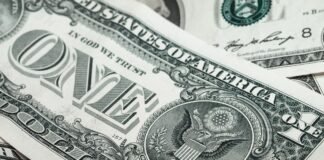 Долар і євро дорожчають в обмінниках