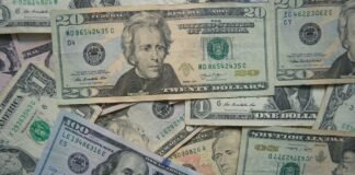 НБУ знову підвищив курс долара