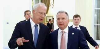 “Розпалювачі війни”: у Кремлі відреагували на “злив” розмови Дмитрієва та Ушакова про мирний план