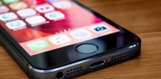 Динамік у телефоні хрипить – експерти розповіли, як це виправити за хвилину