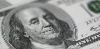 Долар і євро дорожчають в обмінниках