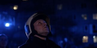 Уламки влучили у будинок, ще кілька висоток горять: перші наслідки обстрілу Києва