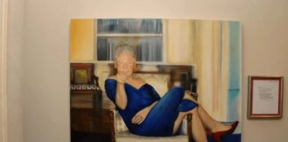 У США з файлів Епштейна зникло фото Трампа