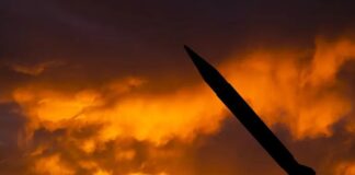 Росія б’є по Україні ракетами: “Калібри” та “Кинджали” летять з Чорного і Каспійського морів, деталі