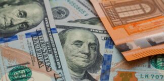 Долар і євро дешевшають в обмінниках