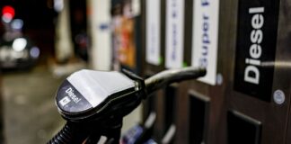 Ціни на бензин зростуть? Як удари РФ по мостах Одещини вплинуть на ринок