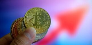 Bitcoin злетів до 94 000 доларів після двотижневого падіння: що чекає крипторинок