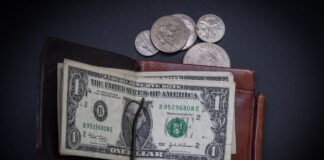 Долар і євро подорожчали в обмінниках на кілька копійок