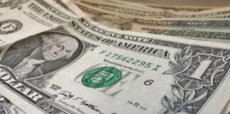 НБУ знизив курс долара на 10 копійок