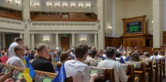 Опозиція знову заблокувала трибуну у Верховній Раді