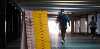 Долар і євро подешевшали в обмінниках