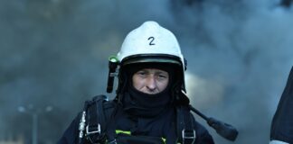 Росіяни вдруге за ніч атакували Запоріжжя: у місті пошкоджені приватні будинки (фото)