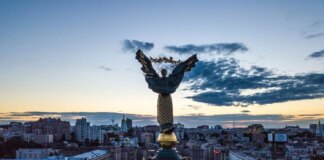 У Києві пролунали вибухи на тлі балістичної загрози