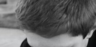 У Києві мати покинула дитину в тяжкому стані, залишивши без їжі води та зв’язку