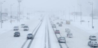 У Києві обмежили вʼїзд вантажівок та закликали водіїв обрати громадський транспорт через негоду