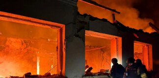 На Харківщині ворожий дрон влучив у будинок, з-під завалів дістали тіло чоловіка, дружина поранена