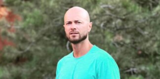 Влад Яма зізнався в коханні дружині російською мовою