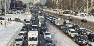 Сніговий колапс у Києві: місто другий день стоїть у заторах