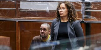 Син режисера Роба Райнера, якого підозрюють у вбивстві батьків, постав перед судом