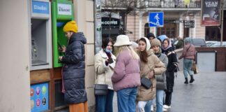 ПриватБанк дав новий курс валют: скільки коштує долар 18 лютого та чи є ліміти на покупку