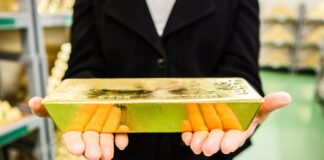 Золото пішло “на дно” через свята у Китаї: скільки коштує