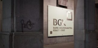 Відкрити картку не вийде? Навіщо в Україні відкривається польський банк