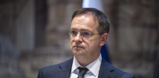 Політична частина переговорів щодо України “зайшла в глухий кут”: Axios дізналося ім’я винуватця