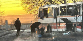 Ворожий дрон влучив поряд з автобусом на Дніпропетровщині: є загиблі