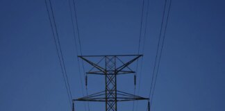 Ворожі атаки знеструмили частину жителів у трьох областях, графіки – у частині регіонів