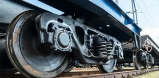 росія атакувала залізницю у двох областях та поранила машиніста з помічником