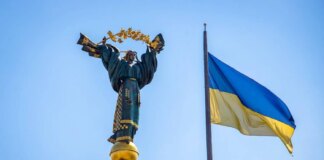 Атака рф зачепила три райони Києва, уламки впали під Монументом Незалежності у середмісті