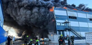 Велика пожежа на складі під Києвом – у чотирьох районах столиці спостерігається задимлення