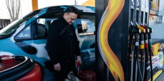 Заправлятися чи чекати? Чому ціни на АЗС ростуть і чи можлива “картельна змова”