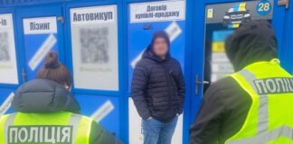 У Києві поліція викрила масштабну схему незаконної перереєстрації авто (фото)