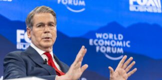 США дозволили Індії купувати російську нафту, яка застрягла в морі: Бессент назвав причину