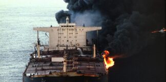 Нафта йде в обхід блокади Ірану: коли подешевшає бензин на АЗС в Україні