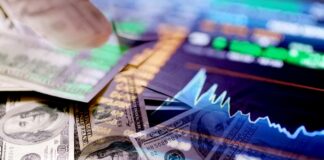 Долар на максимумі, євро вже 51 грн: курс на 11 березня та чи потрібні документи при купівлі валюти