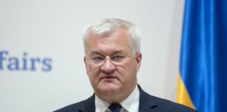 “Державний бандитизм”: МЗС погрожує Угорщині санкціями, та каже – інкасаторів депортують