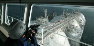 ЄС попередив про екологічну загрозу через російський танкер у Середземному морі