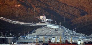 Найбільший чорноморський порт РФ працює з обмеженнями після атак України, – Bloomberg