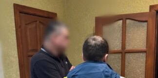 У Києві чоловік за 1700 доларів "допомагав" іноземцям легалізуватись в Україні