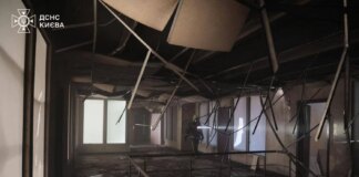 У Києві через атаку рф горіла будівля з офісами і складами – показали наслідки