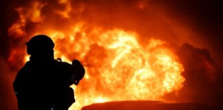 Російська атака дронами спричинила пожежу на підприємстві у Харківському районі