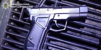 У Києві чоловік влаштував стрілянину на вулиці, є поранена