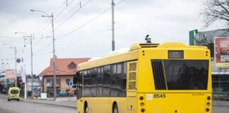 У Києві запустять додатковий транспорт до кладовищ на поминальні дні