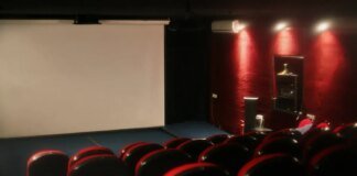 У Києві під час ЛГБТ-кінофестивалю невідомий розлив рідину із різким запахом, поліція розслідує інцидент