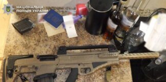 У Києві затримали чоловіка, який ходив із автоматом по житловому комплексу