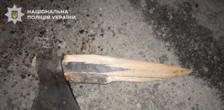 Киянин напідпитку захотів покататися на скутері підлітка і влаштував дебош із сокирою – поліція